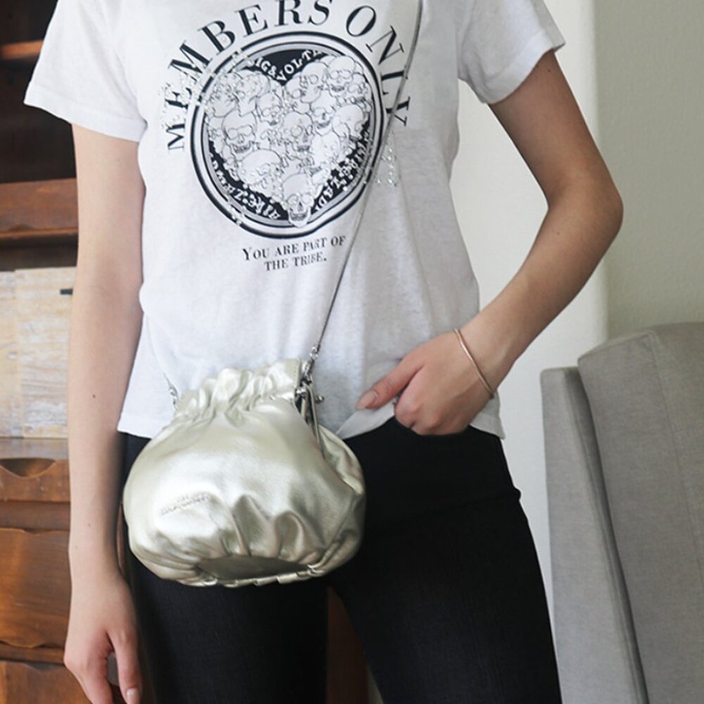 Marc Jacobs The Soiree Shoulder Bag – Timeless Elegance in Silver!